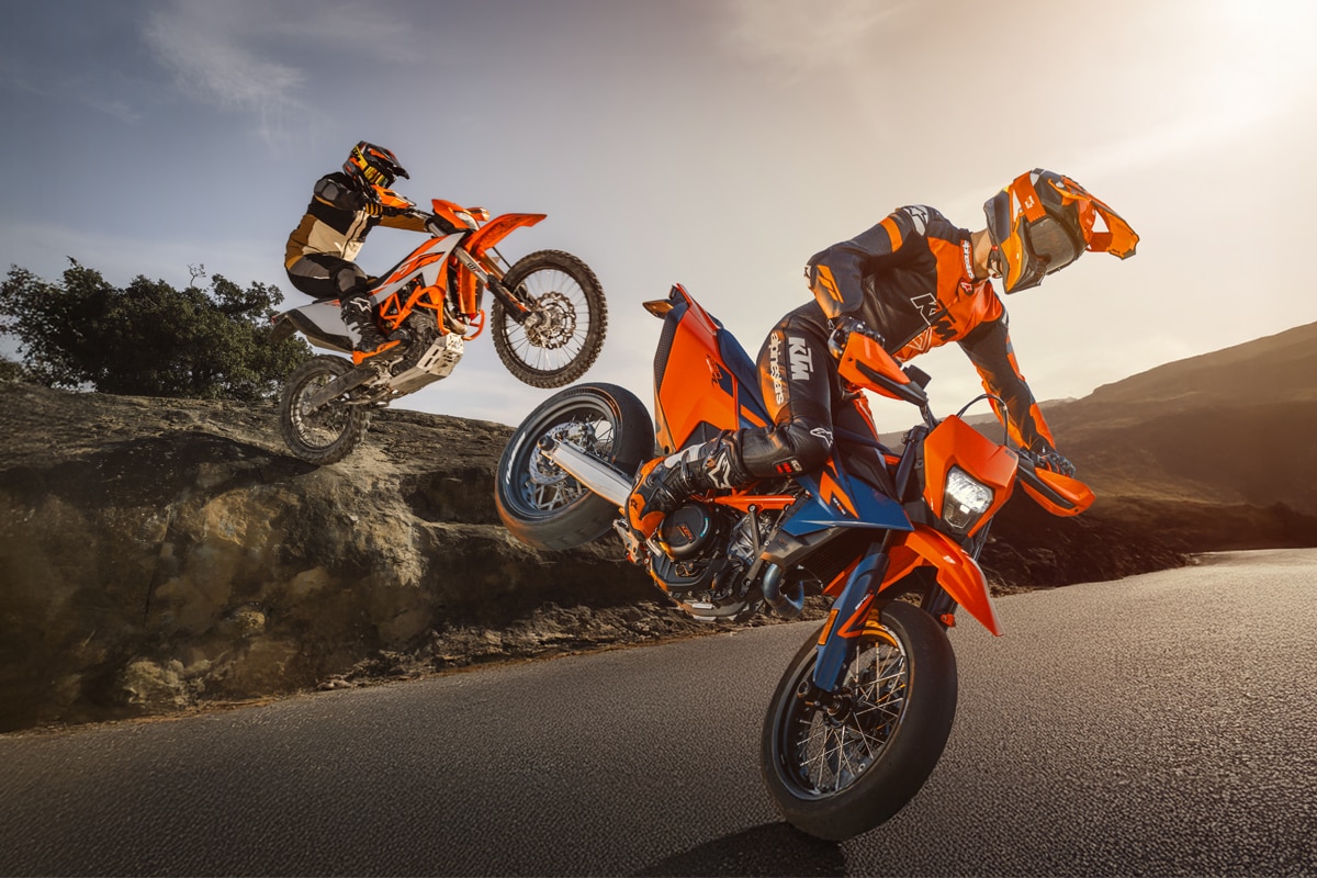 KTM presenta le nuove 690 Enduro R e 690 SMC R 2026